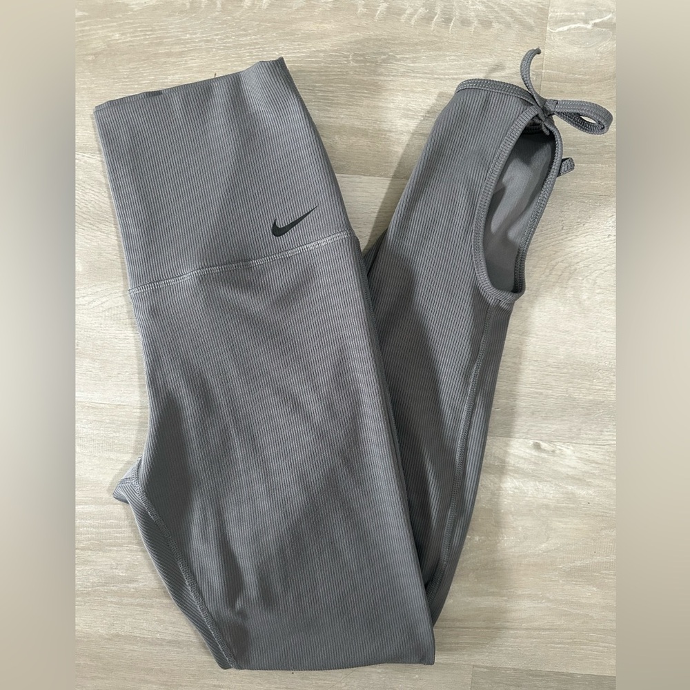 *NIKE YOGA* STUDIO WRAP POWER TIGHTS* SIZE SMALL*